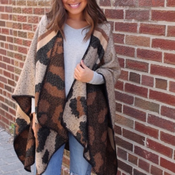 #40 Cozy Leopard Print Reversible Pashmina shawl Poncho - Picture 3 of 4